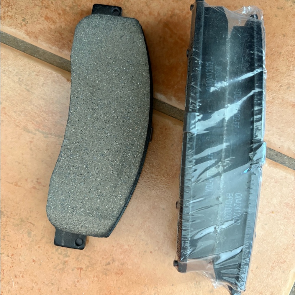 Brake Components - 3 Pads - Picture 3 of 4